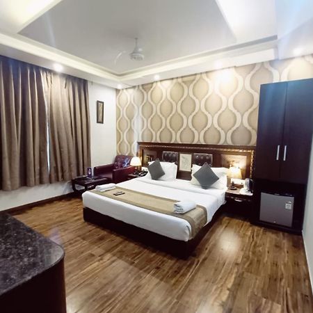 Hotel Waterfall Paschim Vihar Delhi Delhi (National Capital Territory of India) Exterior foto