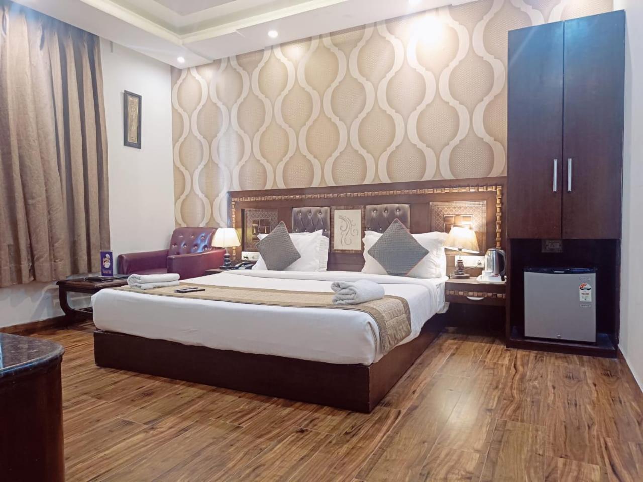 Hotel Waterfall Paschim Vihar Delhi Delhi (National Capital Territory of India) Exterior foto
